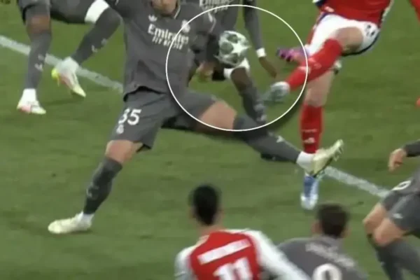 **Former Referee Iturralde Weighs In on Asencio Handball Controversy: ‘No Penalty’**